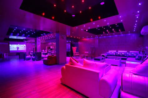 Magical Nights Await: Chicagoland's Finest Lounge Entrances